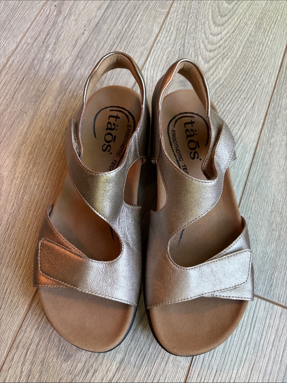 Taos Serene Champagne Metallic Ergonomic Comfort Sandals, 8, Leather + Velcro - Picture 11 of 11